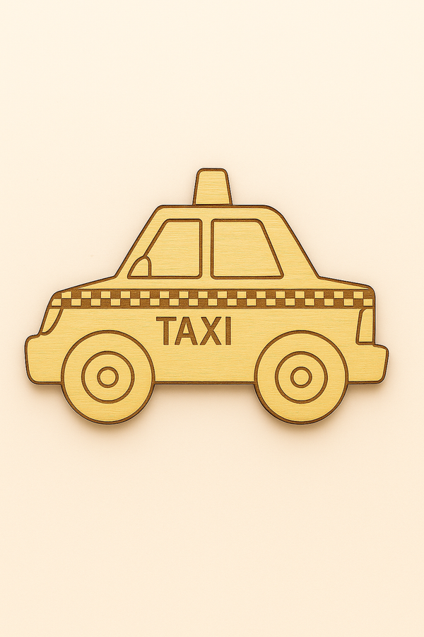Ξύλινο baby taxi με χαραγμένα παράθυρα και πινακίδα “TAXI” σε flat σχέδιο