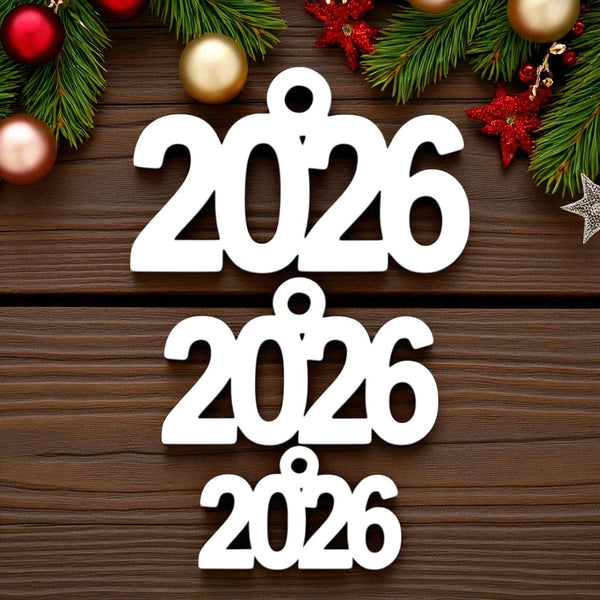 Ξύλινο κρεμαστό 2026 σε κόντρα πλακέ, MDF λευκό και MDF μαύρο, τρία μεγέθη, για γούρια και διακόσμηση – So Cute Cut.