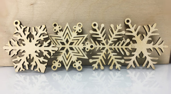 Ξύλινο χριστουγεννιάτικο στοιχείο χιονονιφάδα Νο4 με τρύπα σε συσκευασία - So Cute Cut