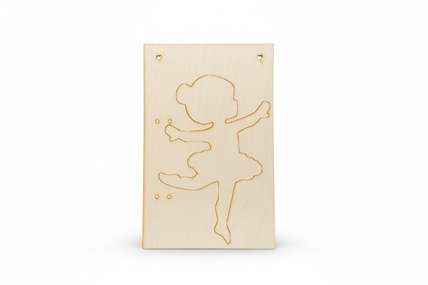 Ξύλινη πλάτη για πασχαλινή λαμπάδα με χάραξη μπαλαρίνα και τρύπες καρδιάς 28x18 εκ.