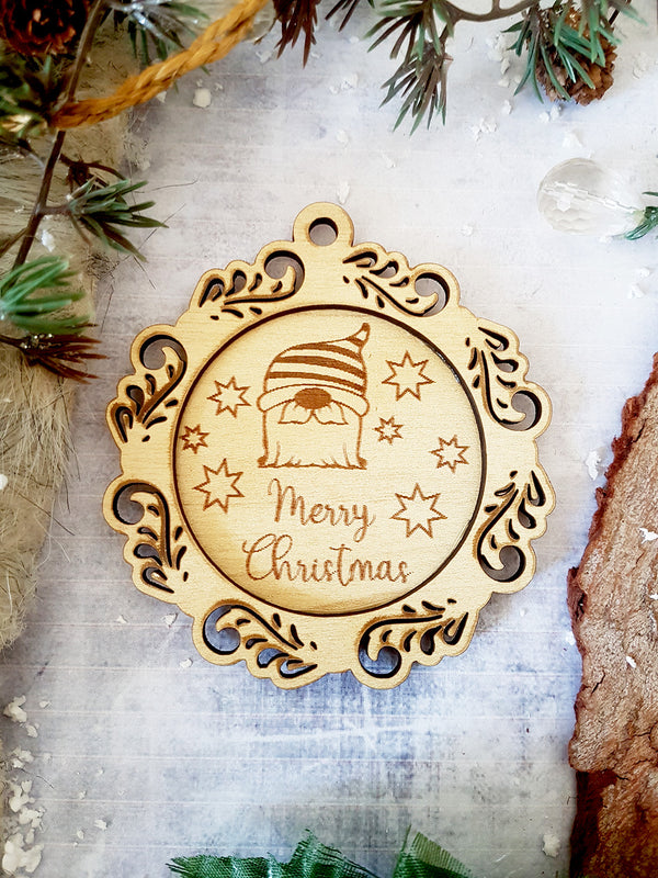 Ξύλινο κρεμαστό "Merry Christmas" με gnome και διάτρητο σχέδιο, 10 εκ., κόντρα πλακέ σημύδα, συσκ. 6 τεμ.- So Cute Cut