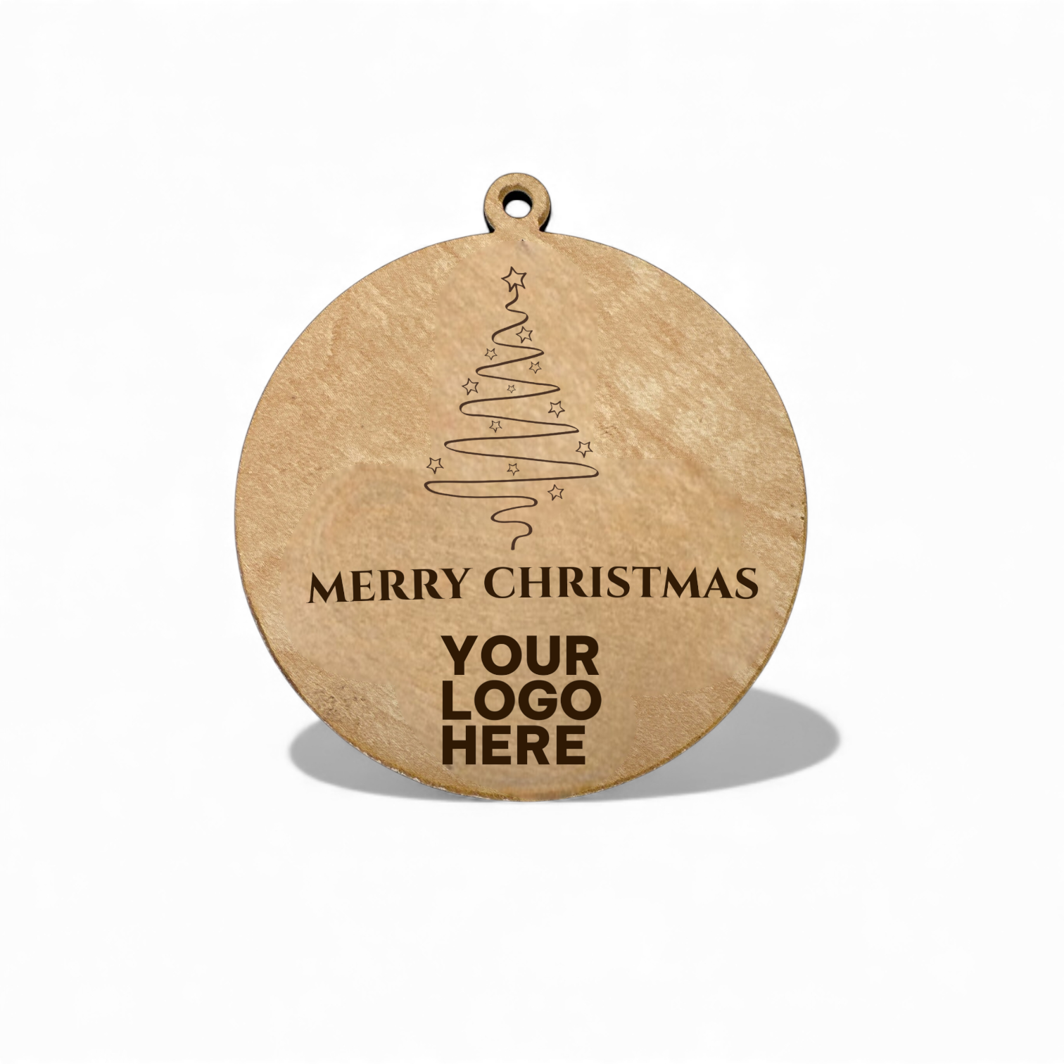 Ξύλινο στολίδι Merry Christmas 10 εκ σε λευκό studio background για παρουσίαση προϊόντος.