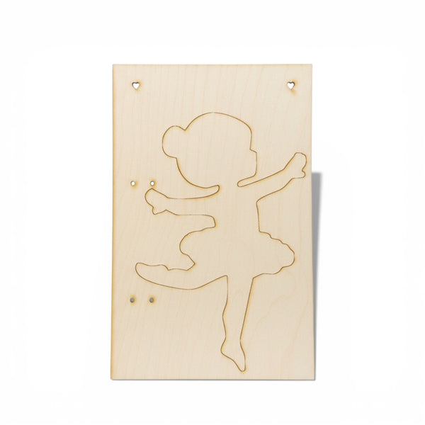 Ξύλινη πλάτη για πασχαλινή λαμπάδα με χάραξη μπαλαρίνα και τρύπες καρδιάς 28x18 εκ.