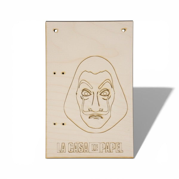 Ξύλινη ορθογώνια πλάτη λαμπάδας με χάραξη La Casa de Papel 28x18 cm