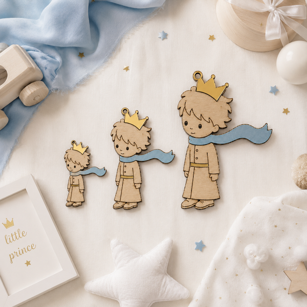Little Prince Charm – Ξύλινο Κρεμαστό Στοιχείο Πρίγκιπας με Γαλάζιο Κασκόλ