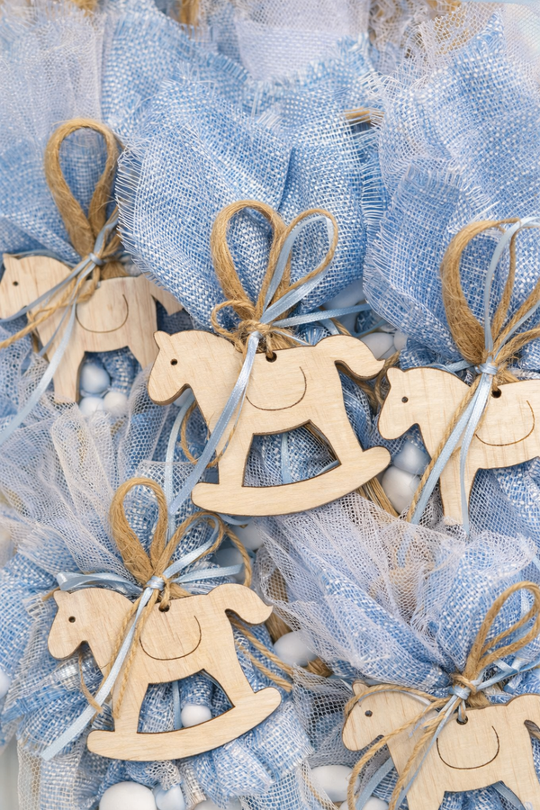 Πρόταση διακόσμησης μπουμπουνιέρα βάπτισης με ξύλινο Laser cut κουνιστό αλογάκι, So Cute Cut