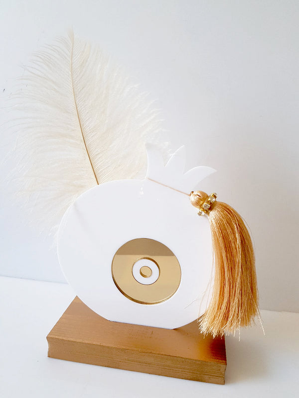 Χειροποίητο επιτραπέζιο γούρι ρόδι από plexiglass με χρυσό mirror μάτι, φτερό και φούντα με στρας, σε ξύλινη βάση, διαστάσεων 17×13 cm- So Cute by Dimi