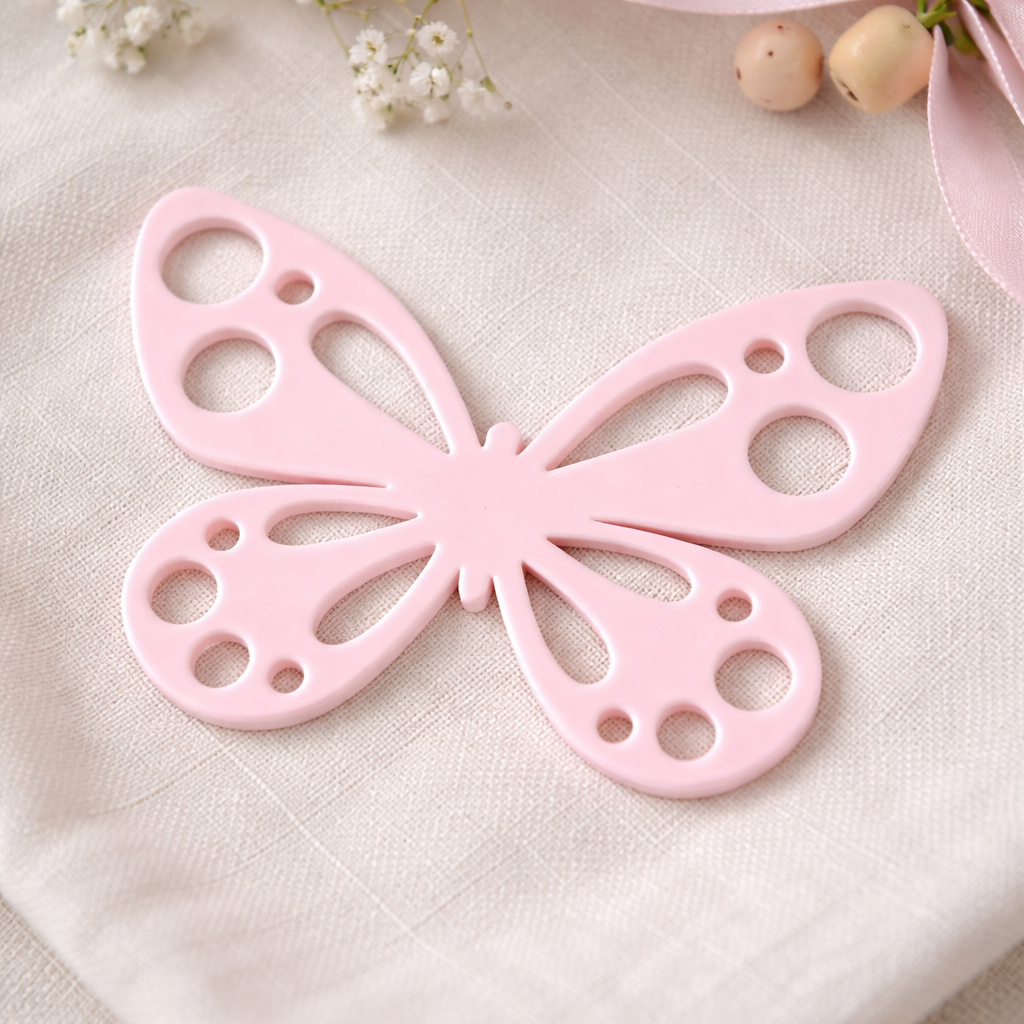 Διακοσμητική πεταλούδα Luna Butterfly από πλεξιγκλάς με cut-outs, σε παστέλ χρώμα, ιδανική για μπομπονιέρα βάπτισης, λαμπάδα και DIY κατασκευές