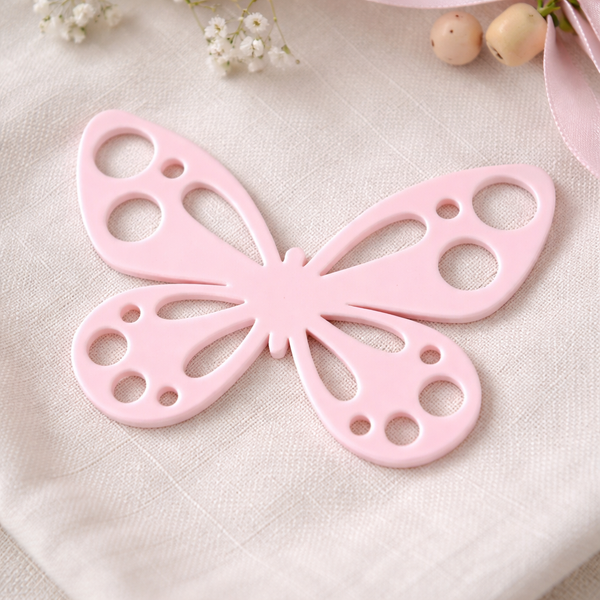 Διακοσμητική πεταλούδα Luna Butterfly από πλεξιγκλάς με cut-outs, σε παστέλ χρώμα, ιδανική για μπομπονιέρα βάπτισης, λαμπάδα και DIY κατασκευές