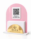 Ροζ καρτοθήκη Arch QR Gold με QR code, μήνυμα προτροπής και χρυσό καθρέφτη στο μπροστινό stopper με προσωποποιημένο λογότυπο.