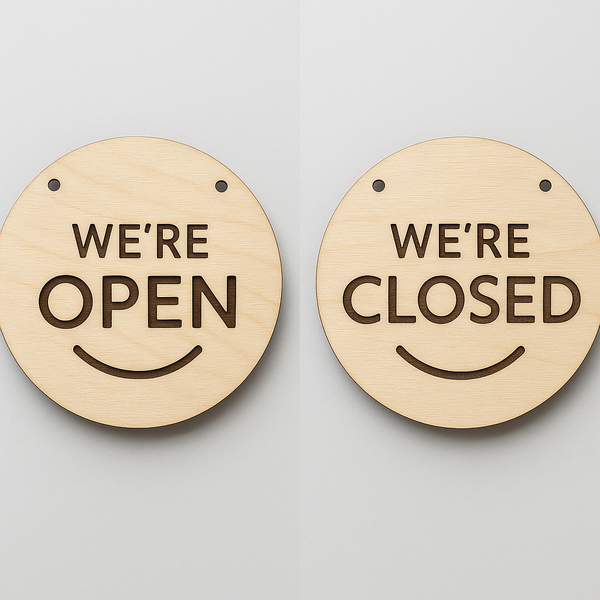  Στρογγυλή ταμπέλα “We’re Open / Closed” από ξύλο σημύδας με λέιζερ χάραξη – So Cute Cut
