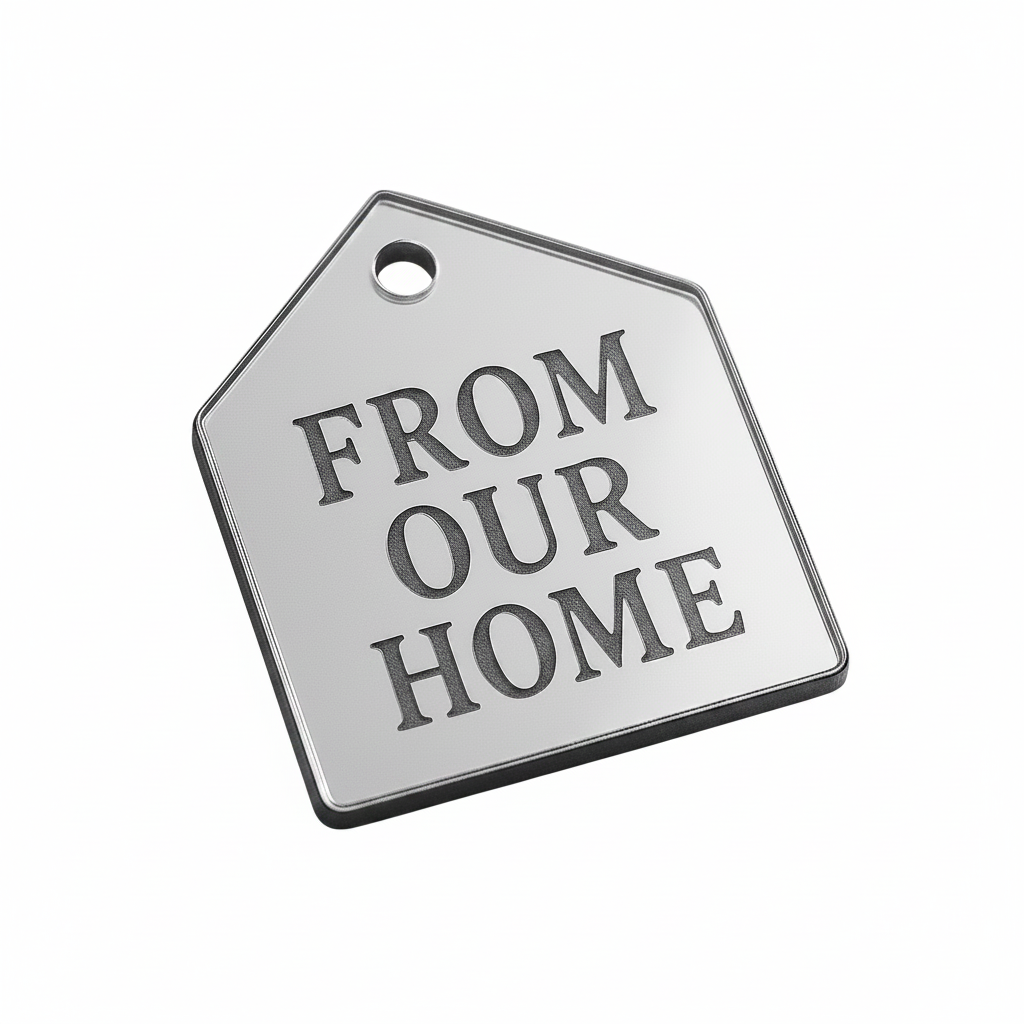 Ασημί mirror plexiglass tag σε σχήμα barn house με τρύπα για κρέμασμα.