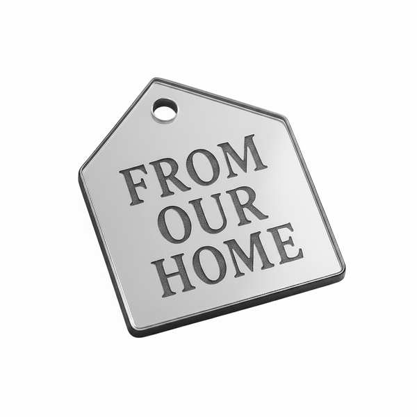 Ασημί mirror plexiglass tag σε σχήμα barn house με τρύπα για κρέμασμα.