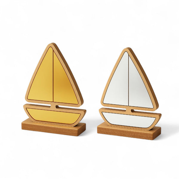 Επιτραπέζιο διακοσμητικό καραβάκι σε ξύλινη βάση με καθρέφτη σε χρυσό και ασημί χρώμα