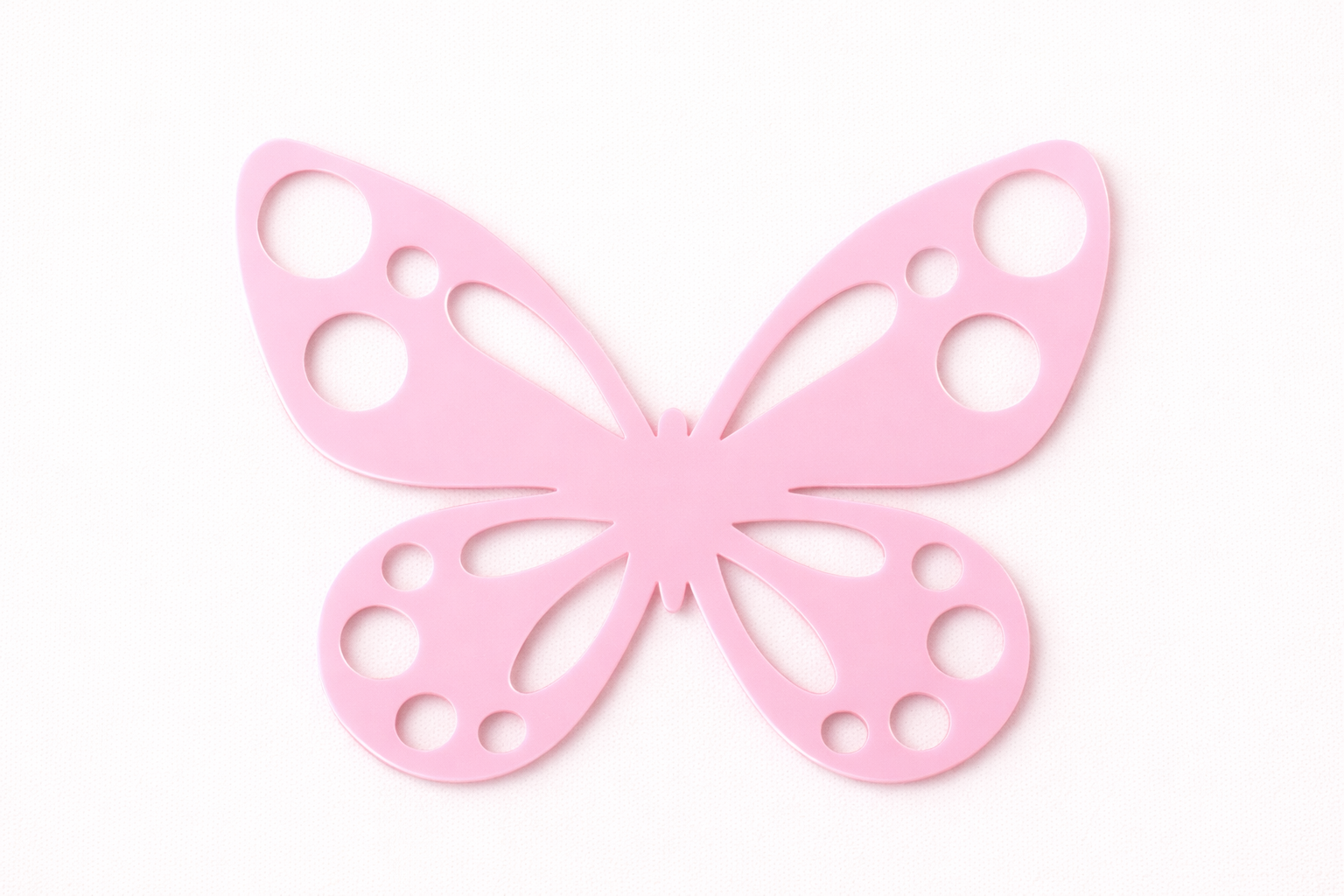 Διακοσμητική πεταλούδα Luna Butterfly από πλεξιγκλάς με cut-outs, σε παστέλ χρώμα, ιδανική για μπομπονιέρα βάπτισης, λαμπάδα και DIY κατασκευές