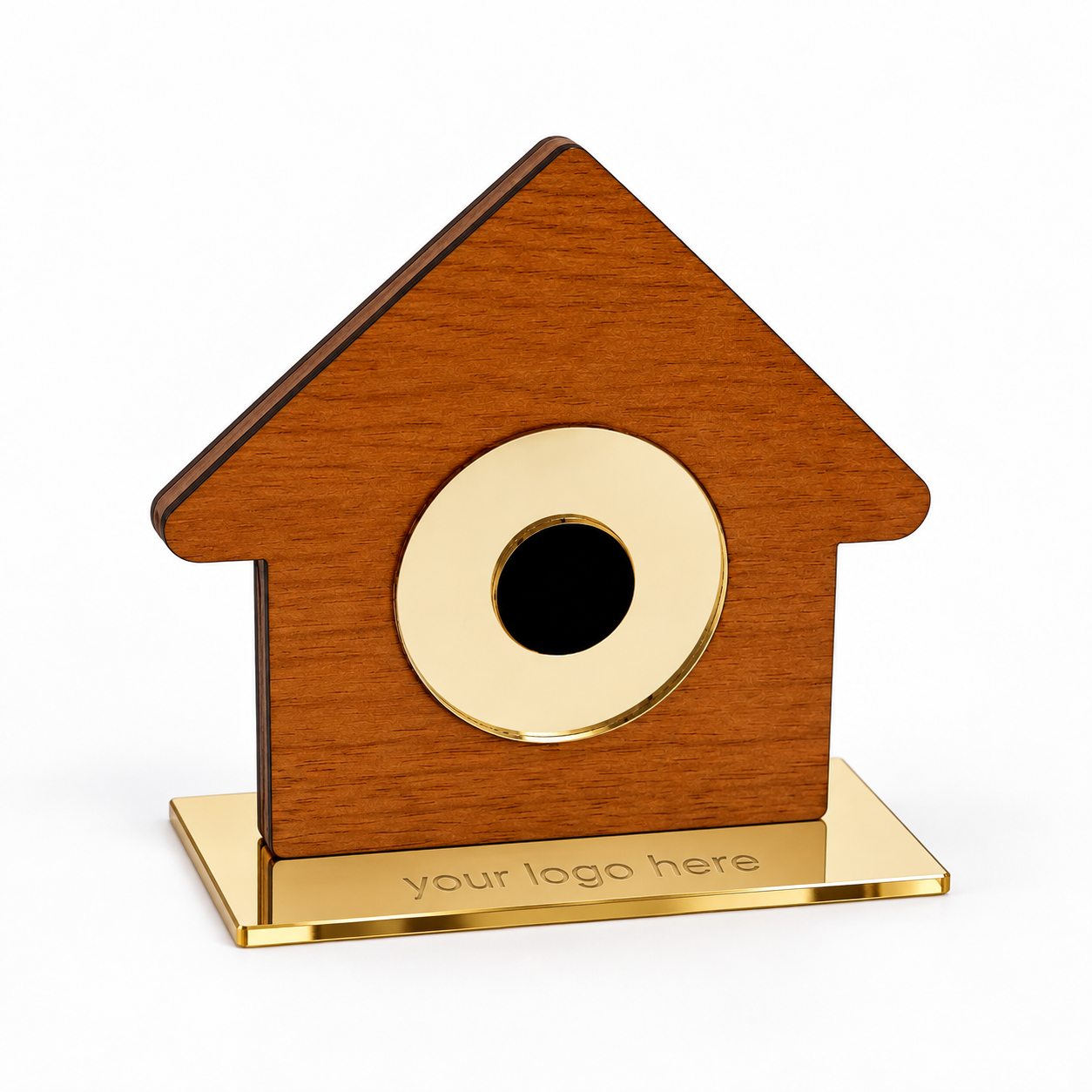 Εταιρικό γούρι σπιτάκι HOME EYE από MDF οξιάς, με χρυσό μάτι, μαύρη κόρη και βάση από χρυσό πλεξιγκλάς καθρέφτη με ενδεικτική χάραξη λογοτύπου – So Cute Cut.