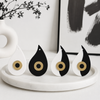 Modern Yin Eye κρεμαστό στοιχείο από πλεξιγκλάς με οργανική βάση, χρυσή ίριδα καθρέφτη και μαύρη κόρη, διαθέσιμο σε τέσσερις σχεδιαστικές εκδοχές – So Cute Cut.