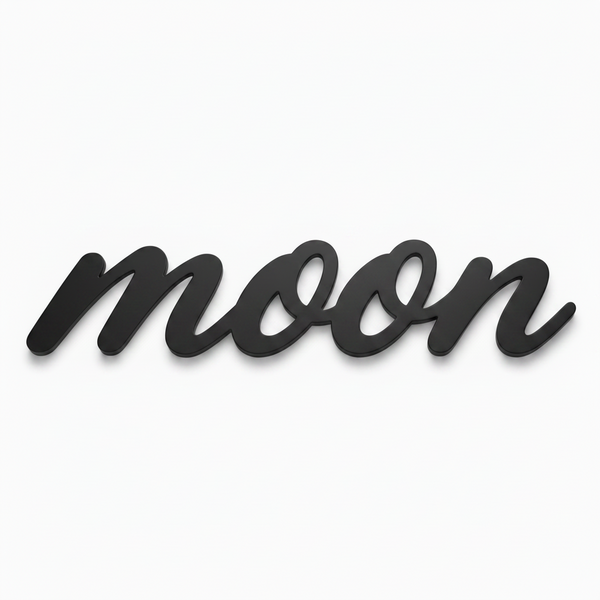 Διακοσμητική επιγραφή Moon σε script γραμματοσειρά από πλεξιγκλάς, MDF ή καθρέφτη σε λευκό φόντο για παιδική διακόσμηση, βάπτιση και DIY δημιουργίες.