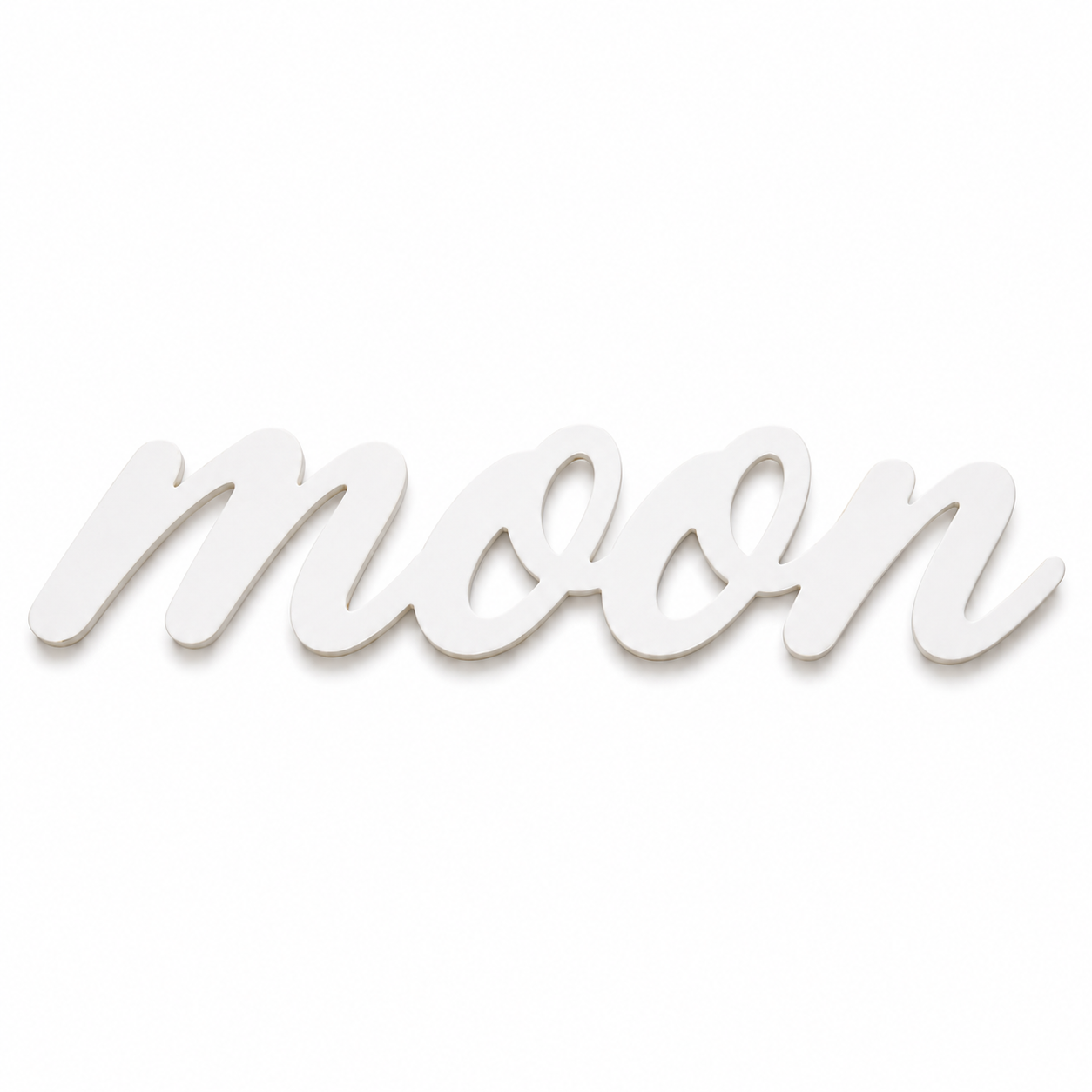 Διακοσμητική επιγραφή Moon σε script γραμματοσειρά από πλεξιγκλάς, MDF ή καθρέφτη σε λευκό φόντο για παιδική διακόσμηση, βάπτιση και DIY δημιουργίες.