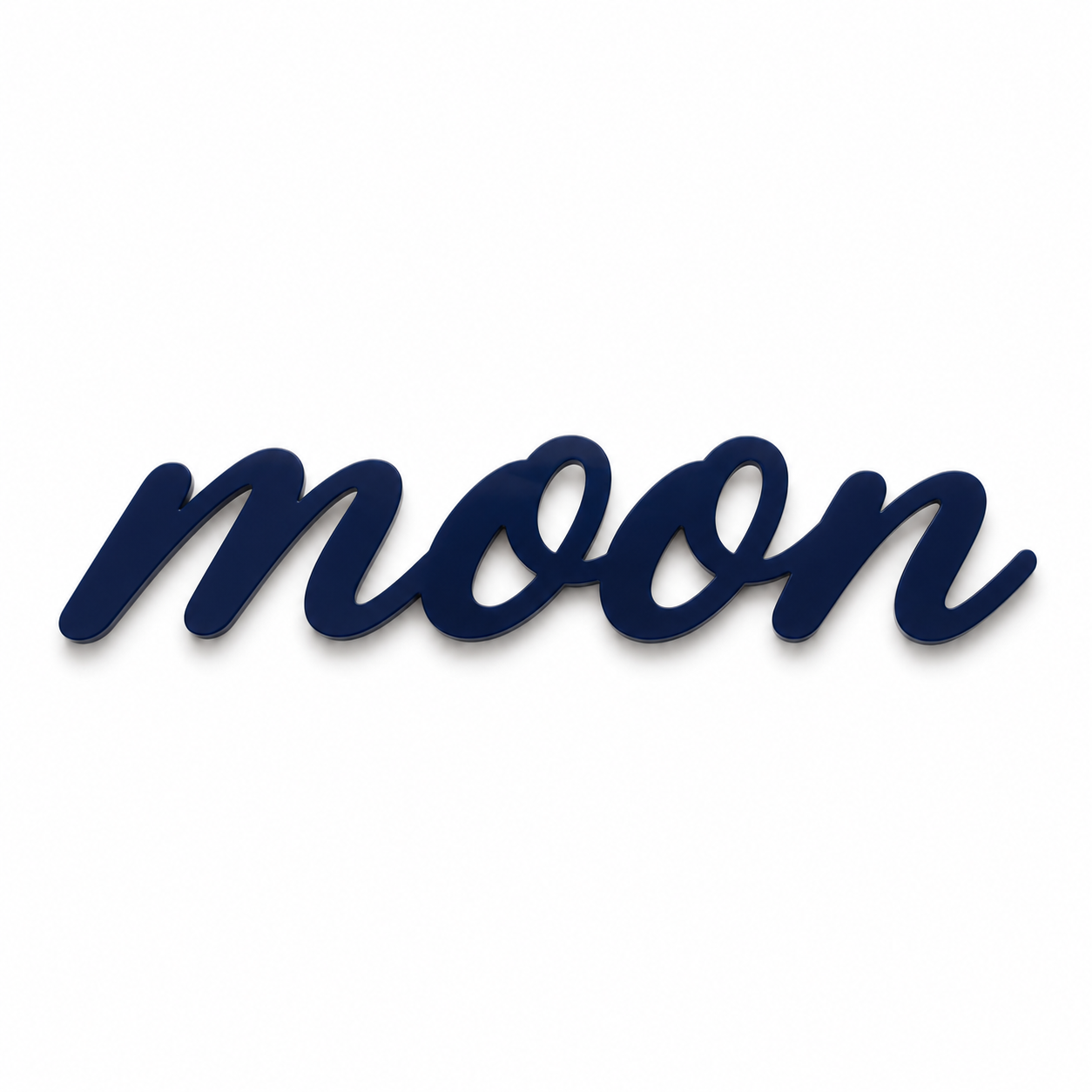 Διακοσμητική επιγραφή Moon σε script γραμματοσειρά από πλεξιγκλάς, MDF ή καθρέφτη σε λευκό φόντο για παιδική διακόσμηση, βάπτιση και DIY δημιουργίες.
