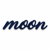 Διακοσμητική επιγραφή Moon σε script γραμματοσειρά από πλεξιγκλάς, MDF ή καθρέφτη σε λευκό φόντο για παιδική διακόσμηση, βάπτιση και DIY δημιουργίες.