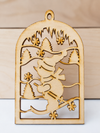 Snowman Winter Scene laser cut DIY Christmas ornament από So Cute Cut, χριστουγεννιάτικο διακοσμητικό στοιχείο με χιονάνθρωπο σε χειμωνιάτικο τοπίο για γούρια και DIY κατασκευές.