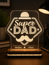 Φωτιστικό LED plexiglass Super Dad με καπέλο, μουστάκι και προσωποποιημένη χάραξη