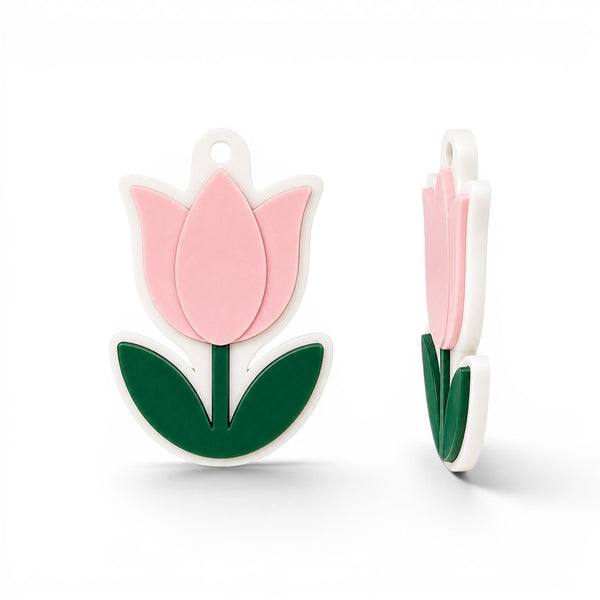 Minimal acrylic tulip στοιχείο για μπομπονιέρα βάπτισης με baby pink πέταλα και πράσινα φύλλα πάνω σε λευκή βάση πλεξιγκλάς by So Cute Cut