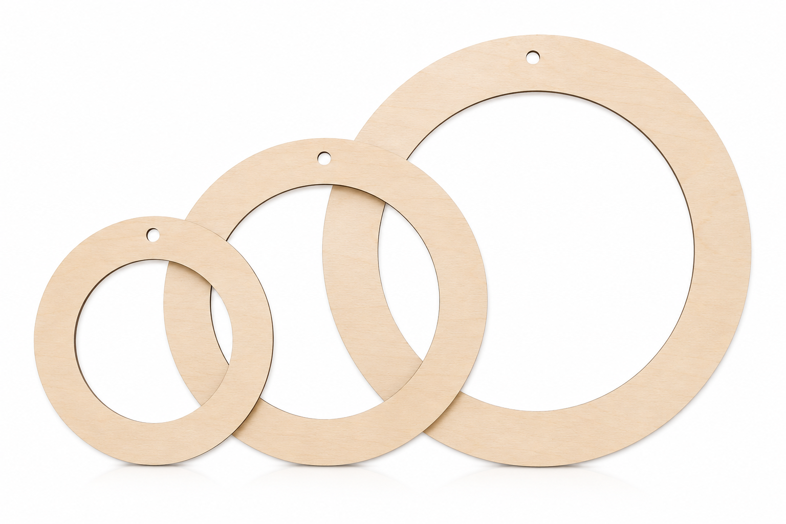 Ξύλινο στεφάνι από MDF σημύδα και λευκό MDF για DIY κατασκευές και εποχιακές συνθέσεις από τη So Cute Cut.