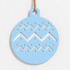 Baby blue χριστουγεννιάτικη μπάλα από plexiglass με διάτρητο Nordic σχέδιο