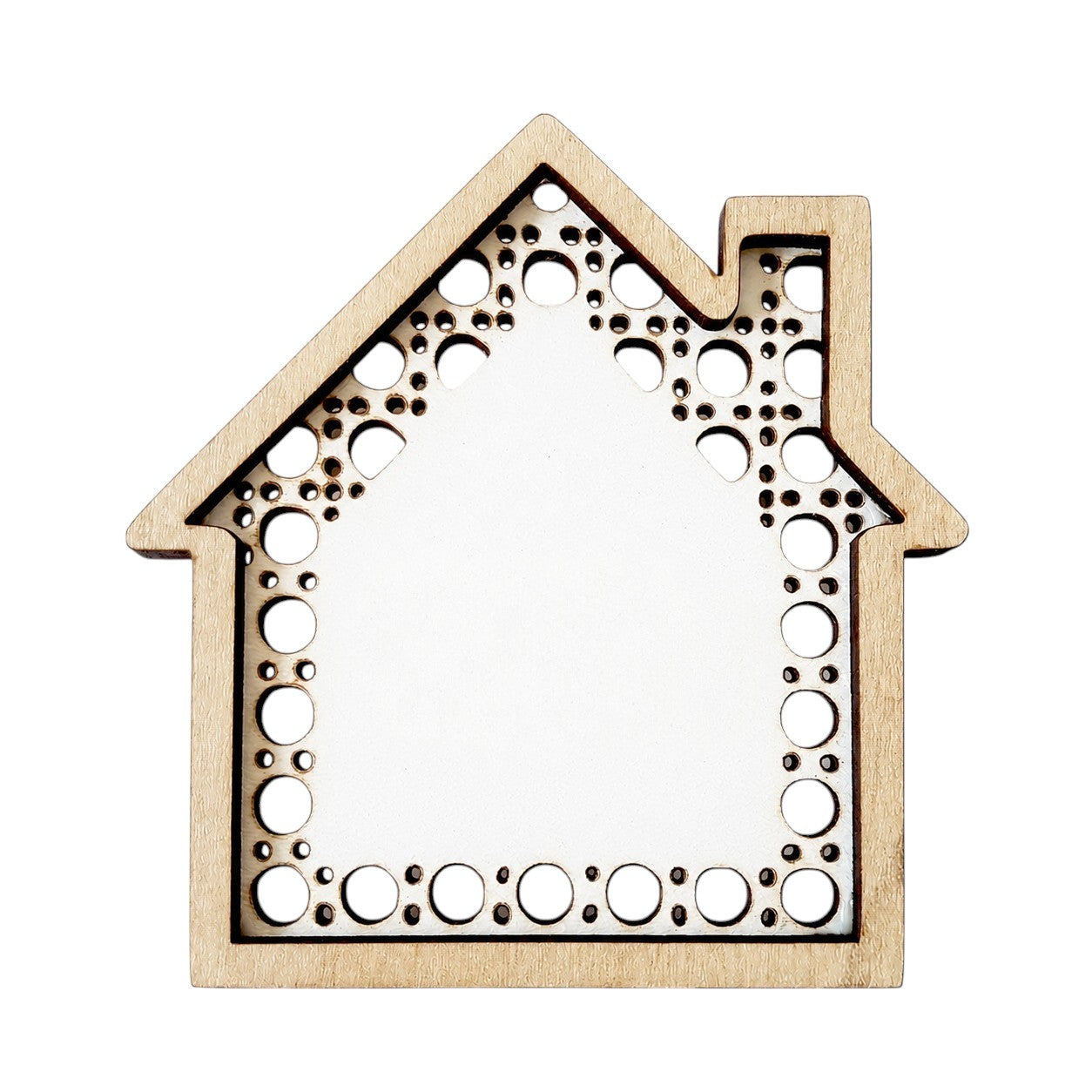 Ξύλινο σπιτάκι laser cut με λευκή λεπτομέρεια για χριστουγεννιάτικα γούρια, μπομπονιέρες και DIY κατασκευές από το So Cute Cut.