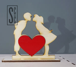 Ξύλινο διακοσμητικό στοιχείο Kissing Couple με βάση 10 cm - So Cute Cut