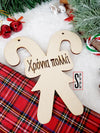 Ξύλινο laser cut στοιχείο για γούρι σε σχέδιο χριστουγεννιάτικων ζαχαρωτών με την ευχή «Χρόνια Πολλά», ιδανικό για DIY γούρια και χειροποίητες χριστουγεννιάτικες δημιουργίες.So Cute Cut